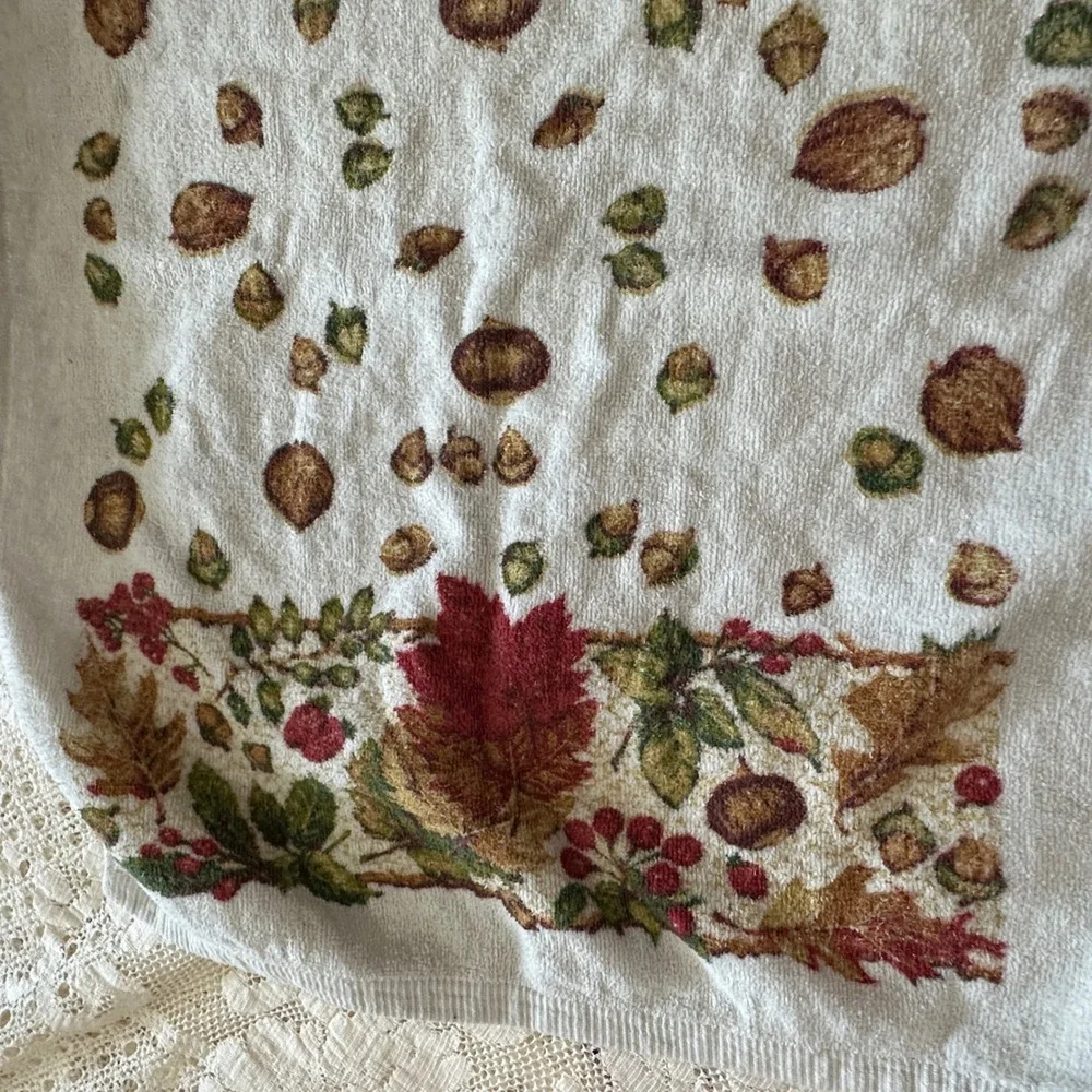 Cecil Saydah Fall‎ Harvest Kitchen Towel Cotton Acorns Leaves Berries White